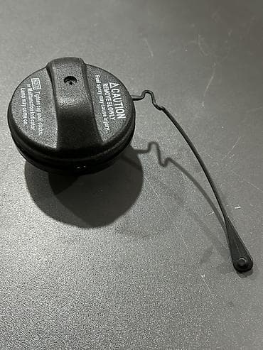 teker 225 45 17: Toyota Prius 20 Gövdə yanacaq çəninin qapağı — 1