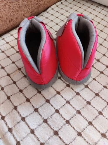 Ətəklər: Uşaq ev ayaqqabıları/slipləri - Rəng: çəhrayı/göy‑boz detallı - Üst — 2