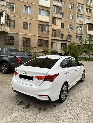 huday santafe: Hyundai Accent (ağ, sedan) - Kuzov: 4 qapılı sedan, ağ rəng, xrom — 1