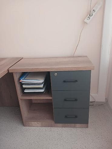 Ofis masaları: İşlənmiş, İşçi üçün, Kvadrat masa — 3