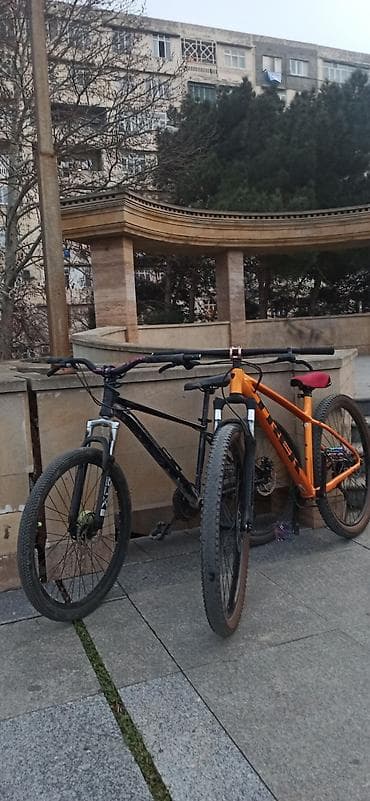 Şəhər və yüngül off-road üçün dağ velosipedi - Rəng: qara - Çərçivə