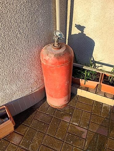 icmeli su catdirilma: Qaz balonu – böyük həcimli, metal korpuslu, şaquli tip. - Rəng — 1