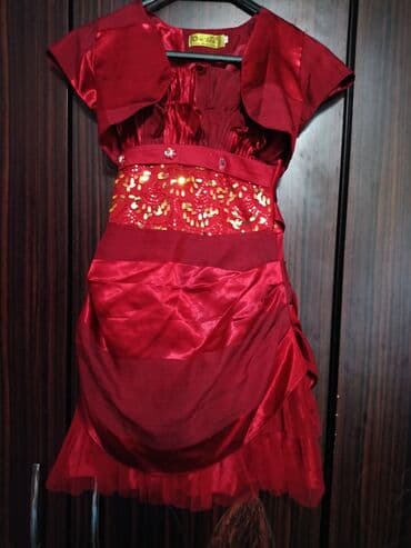 Manejlər: Qız uşağı üçün mərasimliyi qırmızı don - Rəng: tünd qırmızı (şərab — 1