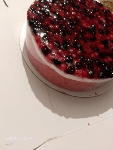 орхидея гулу: Meşə giləmeyvəli tort - Üstü parlaq jele ilə örtülmüş qarışıq — 2