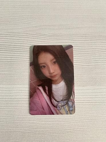K-pop foto kartı (fan-made/ununmarked) – parlaq örtüklü, sərt kart lalafo.az -da K-pop foto kartı (fan-made/ununmarked) – parlaq örtüklü, sərt kart