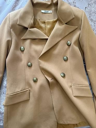 Qadınlar üçün ikiqat sferli düyməli blazer - Rəng: bej/qaramel -