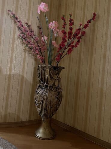 alcipan fiqurlari 2019: Bir vaza, Farfor — 3