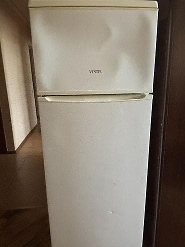 Vestel iki qapılı soyuducu - Klassik ağ korpus, yuxarıda dondurucu