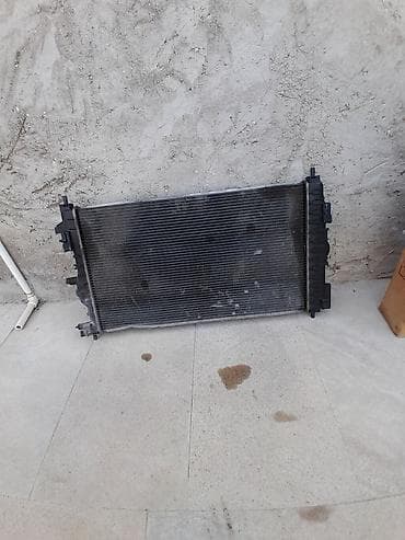 opel astra radiator: GM J300 radiator salam 1.8 serviz cruzun üsdündən çıxıb,sol aşağı — 2