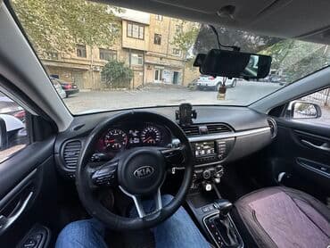 mersedes c 230: Kia Rio: 1.6 l | 2018 il Sedan — 2