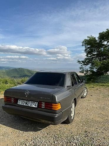 prius bamper: Mercedes-Benz 190: 2 l | 1991 il Sedan — 2