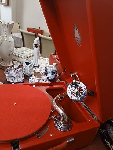 Velosiped ehtiyyat hissələri: Qırmızı portativ qrammofon – mexaniki yaylı - Korpus: qapaqlı — 5