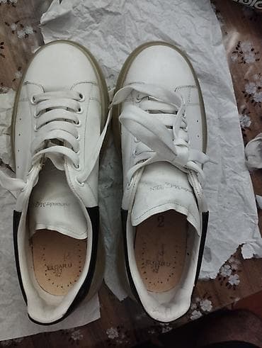 Alexander McQUEEN tərzində ağ kişi krossovkaları - Rəng: ağ, arxa — 4