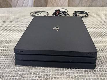 PlayStation 4 Pro 1 TB. Əla vəziyyətdədir evdə özüm işlətmişəm, Cızıq