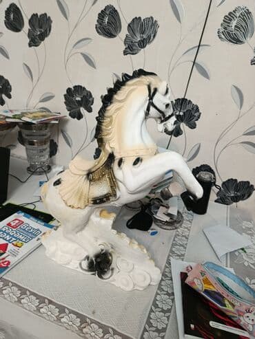 ваза напольная керамическая высокая: Dekorativ at heykəli - Material: gips(ərinti görünüşlü) - Rənglər — 1