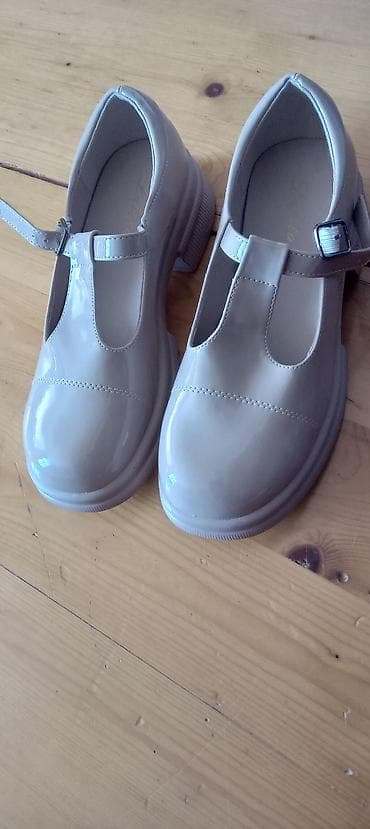 Женская обувь: Məhsul: Qadın/Tələbə üslublu laklı T-bar ayaqqabı - Rəng: Açıq — 1