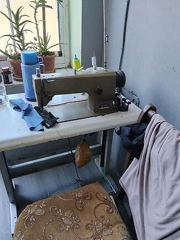 Sənaye tikiş maşını – masa və pedalla birlikdə komplekt. - Güclü