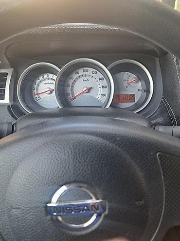 maşın satış: Nissan Tiida sedan - Kuzov: ağ rəng, 4 qapı, sedan - Salon: qara — 5
