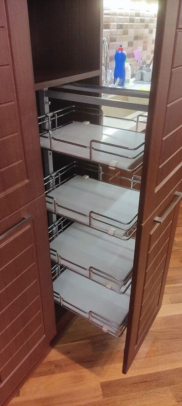 mətbəx rəfi: Mətbəx üçün mebelə qurulan polkalar. Dərinlik 55 hündürlük 105 qapaq — 1