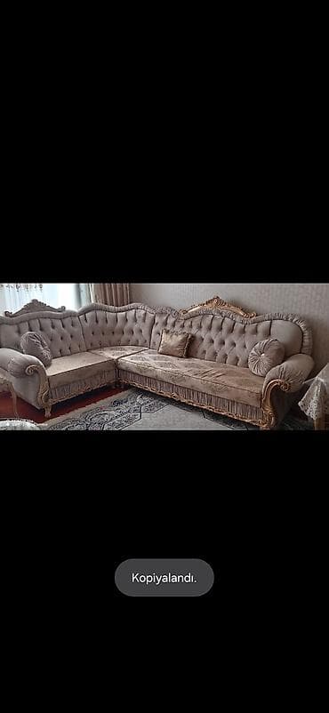 Künc divan satilir . Qiymet 450 azn. Üzərində yastiglar verilir
