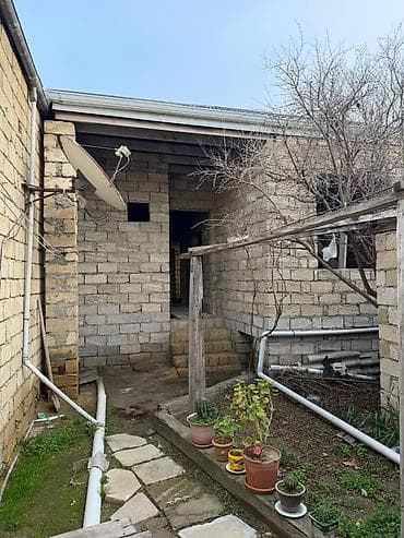 Sumqayit Arxiv idaresinin arxasi. 76-cı məhəllə. Satış üçün yarımçıq — 2