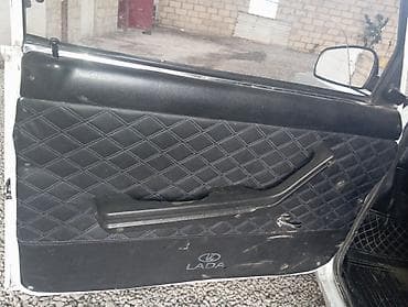 saipa saina 2021: Lada Riva (VAZ 2107) sedan - Kuzov: ağ rəng, klassik “yeddi” dizaynı — 4