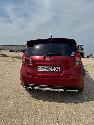 masin adlari ve sekilleri: Nissan Note, qırmızı rəng, həcmli şəhər hetçbeki. Xarici: - — 3