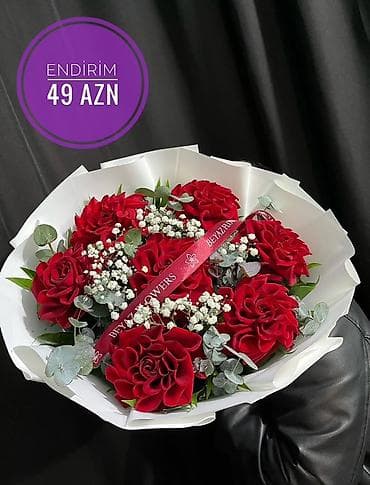 gəlin gülləri: 8 Mart üçün xüsusi gül kompozisiyası – şəffaf kvadrat qutuda qırmızı — 7