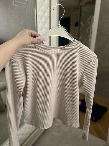 Svitşotlar: Zərif qadın bluzası - Model: uzunqol, düz kəsim - Material: elastik — 1