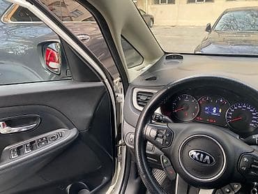 sirena motors: Kia Carens: 1.7 l | 2016 il Krossover — 7