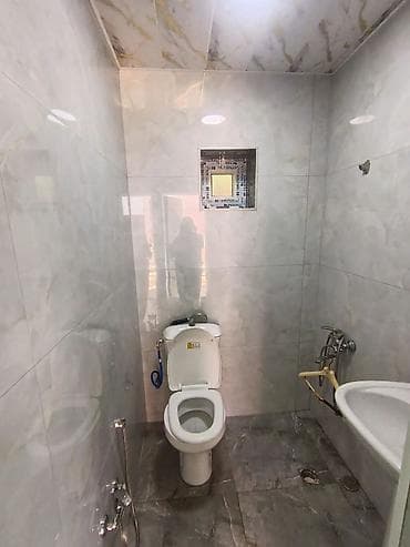 kafe ucun bar: 2 otaqlı həyət evi - Plan: 1 yataq otağı, 1 geniş qonaq otağı, ayrı — 6