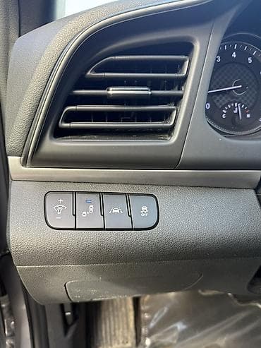 panelerin satisi: Hyundai Elantra sedan - Korpus: gümüş rəng, aqressiv ön panjur və — 10