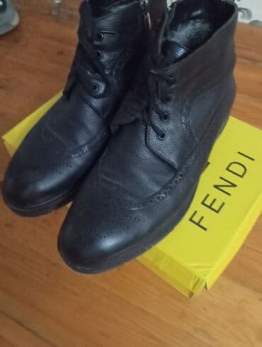 Məhsul: Qara rəngdə kişi dəri botları - Material: təbii dəri (yivli