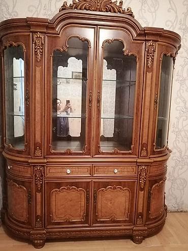 qoz: Klassik üslubda iri vitrin-bufet - Material: keyfiyyətli ağac — 1