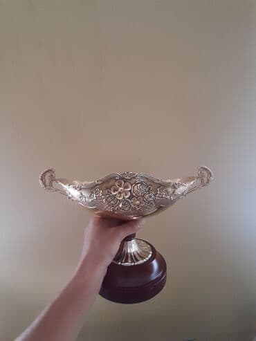 qend qablari: Konfet qabi. Balaca deyil, orta olculudu. Unvan : Montin (catdirilma — 1