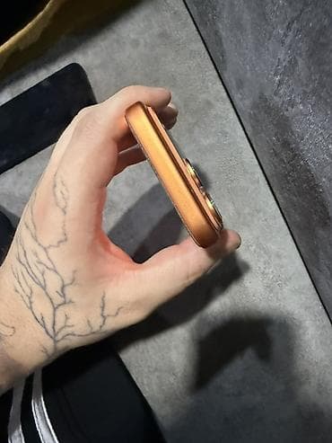 ipad qelemi: IPhone 17 Pro, 256 GB, Qızılı, Face ID — 3