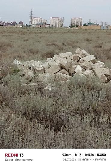 rus saatlari: Arenə daşları (şəkillərdə görünen iri ölçülü təbii ağ daş bloklar) - — 2