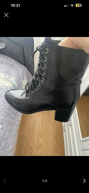 Кроссовки и спортивная обувь: Qadın üçün bot Türkiyədən alınıb, ölçü 40. 2-3 dəfə geyinilib. Təzə — 4