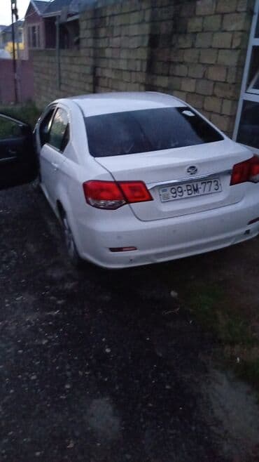 chevrolet malibu qiymeti: Ağ rəngli sedan avtomobil - Kuzov: 4 qapılı sedan, ağ rəng, tam — 3