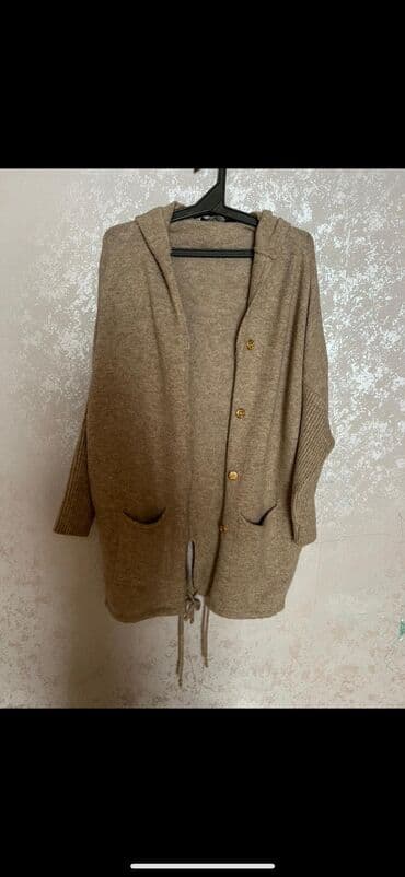 Sviterlər: Yenidir. Razmer standartdir. Qiymet 25 azn — 2