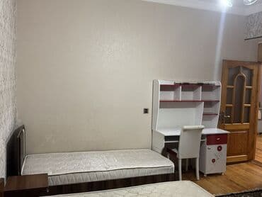 Вторичное жилье: Köhnə təmirli, tam mebellı geniş mənzil interyeri. - Geniş zal — 4