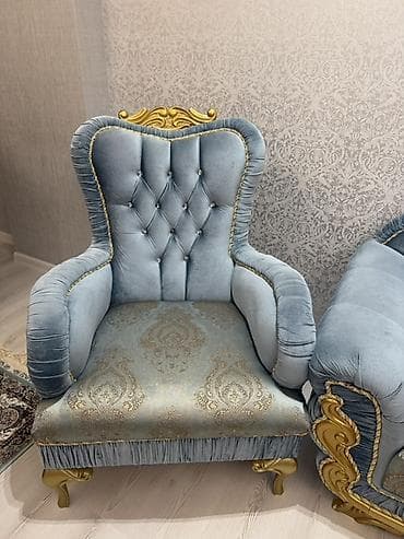 Klassik üslubda dəbli qonaq otağı dəsti - Tərkibi: 3 nəfərlik divan — 3