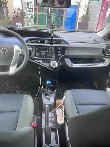 toyota corolla 1 4 benzin: Toyota Aqua Hybrid hatchback - Yanacaq sistemi: Hibrid (benzin + — 5