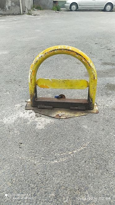 Parkinq demiridi ela veziyetdedi. qalindi qirilmayan ve dozumludu. 3