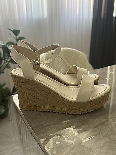 Женская обувь: Açıq krem rəngli platforma sandal - Model: kəmərli platforma (wedge) — 1