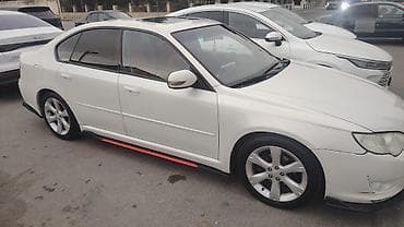 Subaru Legacy (sedan), ağ rəng, tam ölçülü sedan kuzovu