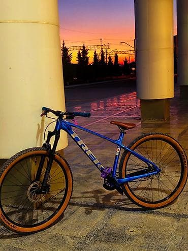 velasbet: Trek hardtail dağ velosipedi - Gövdə: yüngül alüminium, mavi rəngdə — 7