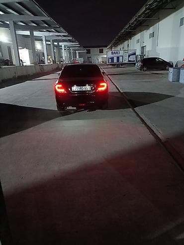 kvadrosikl satilir: Avtomobil: Qara rəngli sedan Detallar: - Kəskin xətli ön faralar — 3