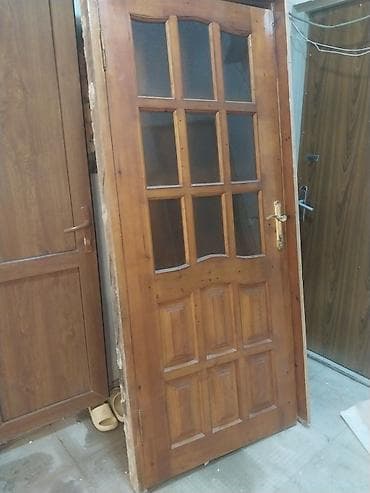 Taxta iç qapı – şüşəli, karkaslı model - Material: tam ağac (klassik
