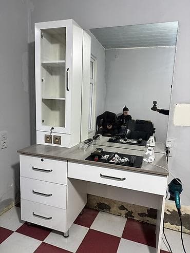 Bərbər/saç ustası üçün iş masası və güzgü komplekti - Geniş ölçülü